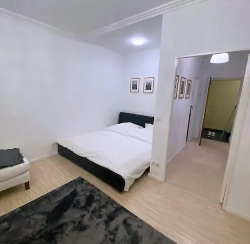 City Center Close To All Sightseeings דירה ברלין